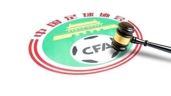 由北京华艺天鑫与吉首谷韵平易近族 文化投资有限公司结合出品的恋爱正 能量片子《一次性爱上2》近日在斑斓 的吉首苗寨风光区正式开机。